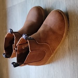 Toddler size 7 cat and jack boots